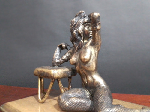 Escultura De Bronce Bettie Page Modelo Pin Up