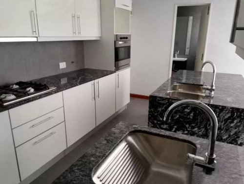 Imagen 5 de 15 de Departamento De 3 Dormitorios Dúplex Con Patio En Pichincha