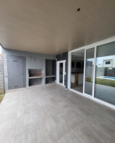 Imagen 2 de 23 de La Calandria, Duplex De 3 Dormitorios, Patio Con Pileta, 3 Baños, Escritorio