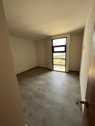 En Venta | Espectacular Casa En Privada Con Casa Club, Nuevo Refugio, Querétaro
