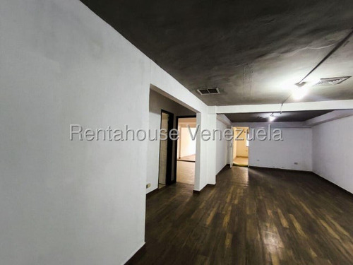 Local Dúplex Comercial En Alquiler Inm - Av. Principal (a Pasos De Don Julio Centeno) Con Dos Amplios Locales En Planta Baja Y Cinco Oficinas En Planta Alta.. La Esmeralda