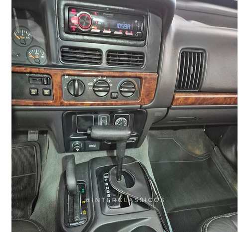 Jeep Grand Cherokee 4.0 Laredo 4x4 6i 12v Gasolina 4p Automá