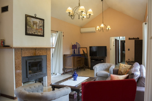San Rafael - Para Vivir Todo El Año ! Casa En Venta.- Ref: 1126