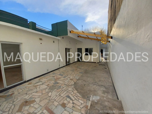 Casa 3 Ambientes Con Entrada De Autos, Patio Y Terraza