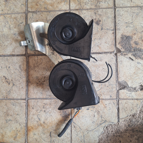 Par Bocinas Claxon Ford Escape 13-16 Original (Usado)