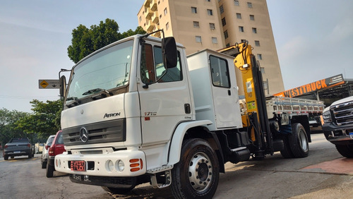 Mercedes Atron 1719 Modelo 2014 Com Munck