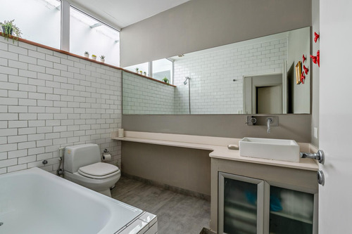 Excelente Casa - Venta - 5 Ambientes - Suite - Terraza - Patio - Parrilla - Chacarita
