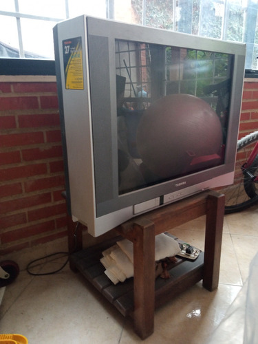 Imagen 2 de 3 de Televisor Convencional Toshiba Pantalla Plana 27 Tv Culon