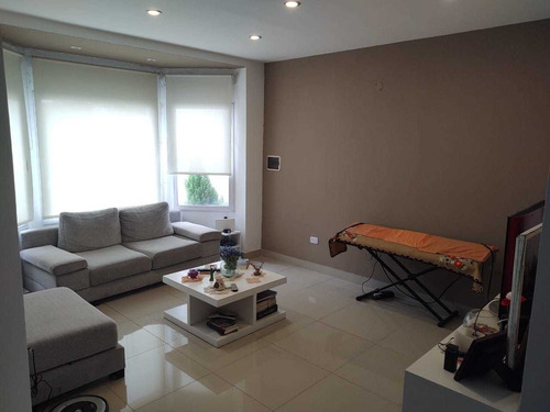 Casa Dos Plantas 250 Mts2 Cub,. 5 Amb