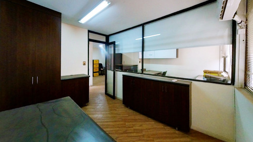 Imagen 19 de 24 de Se Vende Amplia Oficina De 4 Privados