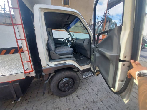 Imagen 5 de 12 de Mitsubishi Canter