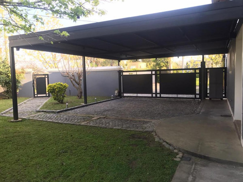 Casa Venta 4 Dormitorios 3 Baños Jardín Pileta Quincho Parrilla Cochera 280 Mts 2 -terreno 1300 Mts 2- Manuel B Gonnet