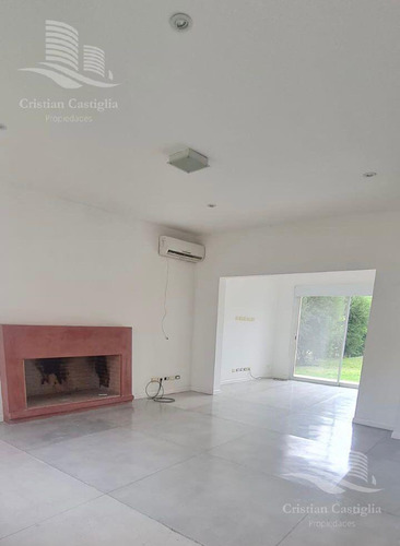 Casa En Venta San Isidro Labrador - 5 Ambientes Con Dependencia De Servicio