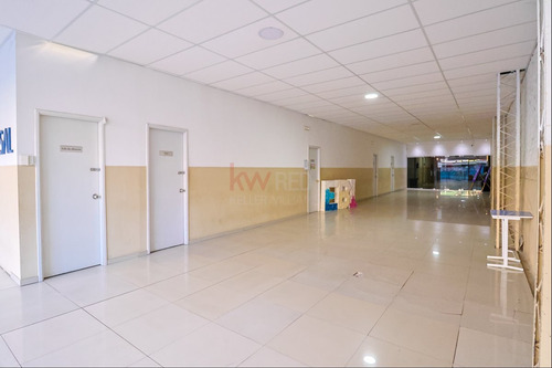 Local Comercial Sobre Agraciada, Paso Molino