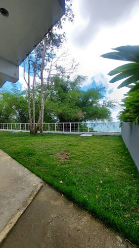Casa A Estrenar En Venta, Villas De Alto Hatillo. 950 Mtrs. 5h+2s/ 7b+2s/ 4e