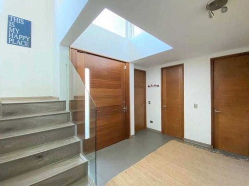 Preciosa Casa Ubicada En María Monvel, La Reina Alta