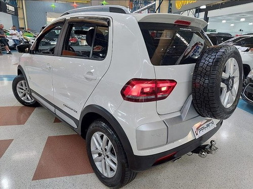 Imagem 6 de 8 de Volkswagen Crossfox 1.6 Msi 16v 2016