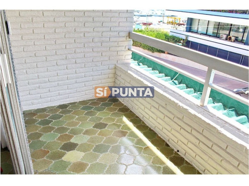 Imagen 10 de 28 de - Apartamento Para La Venta En Península- Punta Del Este Con Muy Linda Vista Al Puerto...