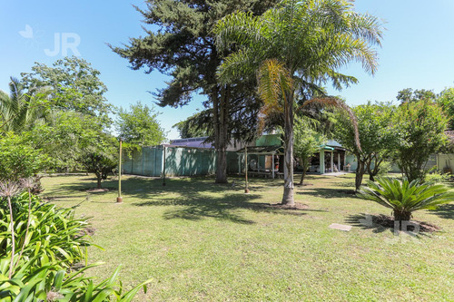 Predio De 13.000 Metros Cuadrados En Venta Con Renta En Villa Elisa, La Plata.