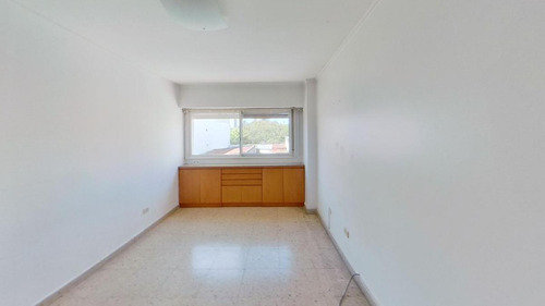 Departamento De Tres Dormitorios Con Cochera - Zona Estudiantes