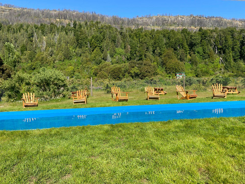 Hermoso Camping Con Complejo De Dormís Y Piscina
