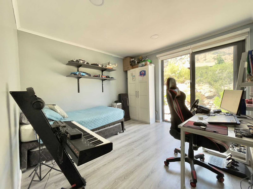 Casa Con 5.000 M2 De Terreno Con Piscina (82768)