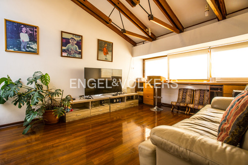 Casa En Venta San Carlos De Apoquindo / Paseo Los Domínicos