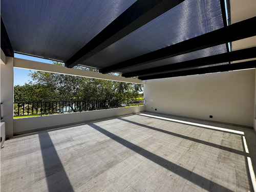 Renta De Residencia En Yucatán Country Club, A Estrenar