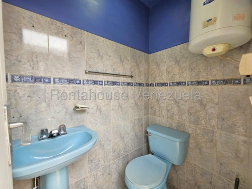Erika Armeya Vende, Hermosa Casa En La Urbanizacion Roca Del Valle De Cabudare. Flex: 25-23041
