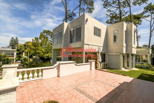 Casa De Seis Dormitorios En Venta - Playa Mansa - Ref: 5438