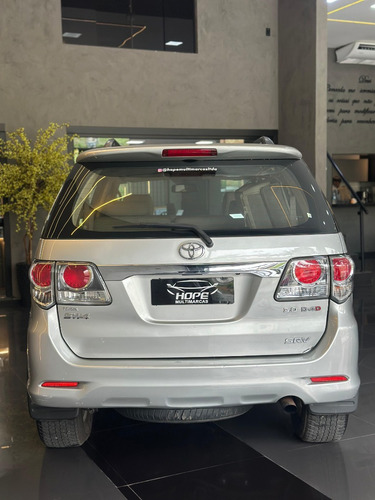 Toyota Hilux SW4 3.0 SRV 4X4 7 LUGARES 16V TURBO INTERCOOLER DIESEL 4P AUTOMÁTICO