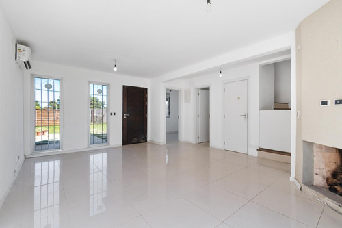 Alquiler Casa 3 Dormitorios En El Pinar, Barrio Portal Del Este