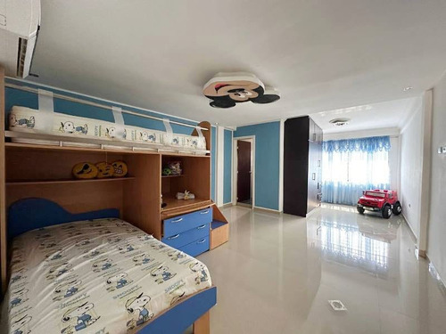 Josseyris Jimenez Vende Casa En Safari Country Club Carabobo