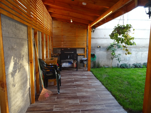 Se Vende Casa En Condominio Consolidado, 2 Pisos, Seguridad.