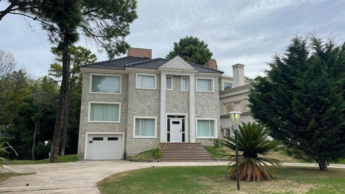 Casa En Venta - 5 Dormitorios 2 Baños - 1.024mts2 - Pinamar