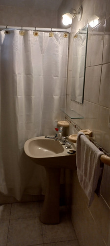 Terreno Y Casa ( Vende Dueño Directo ),con Posibilidad A Construir, Edificar, O Reutilizar Y Remodelar Lo Ya Construido En El Lote.