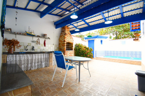 Casa Com Piscina À Venda Na Deslumbrante Praia De Peruíbe.