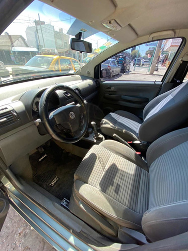 Imagen 5 de 6 de Volkswagen Suran 2010 1.6 Highline 101cv 11c