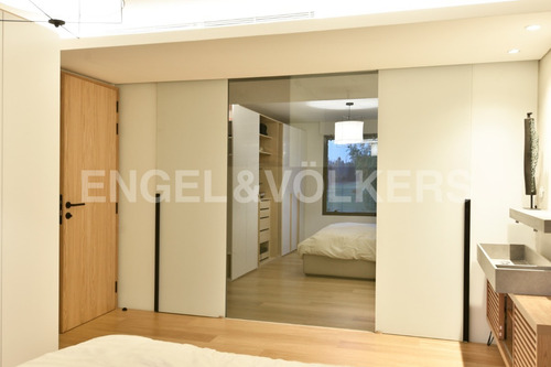 Venta Con Renta: Moderna Casa De Piedra Y Vidrio En Lomas Id 5297