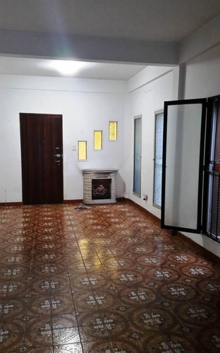Imagen 2 de 14 de Venta De Casa Chalet En Wilde Centro