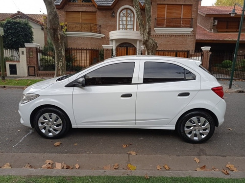 Imagen 8 de 15 de Chevrolet Onix Nafta 1.4 Lt Año 2015