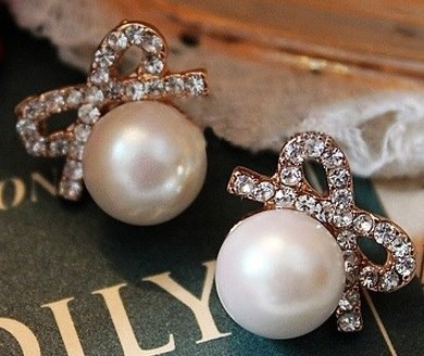 Imagen 1 de 5 de Lindos Aretes Perlas Con Lacito Cristales Para Vestido Blusa