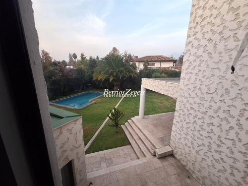 Casa En Arriendo De 5 Dorm. En Las Condes