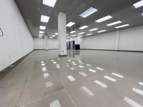 Local Comercial En Renta - Ave. 27 De Febrero-230m2