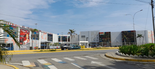Tm.- Excelente Terreno Frente Al Moderno Terminal De Catia La Mar.- #25-13960
