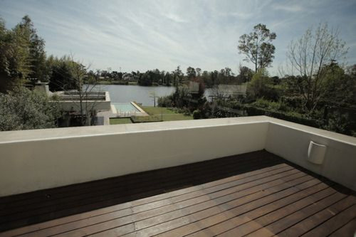 Casa Con Costa Al Lago Ref. 1516