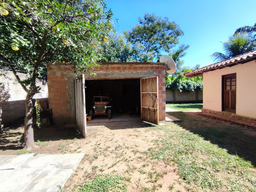 Imagen 8 de 15 de En Venta Casa En Mariano Roque Alonso De 3 Dormitorios 2 Baños 864 M2 Con Depósito Y Salón Comercial