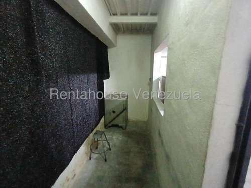 Espacioso Local Comercial A Pie De Calle En Alquiler Quinta Crespo (a 2 Cuadras Del Mercado) I