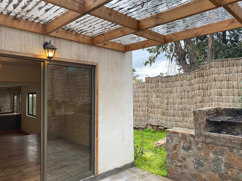 Amplia Casa En Arriendo En Santa Sofía De Lo Cañas