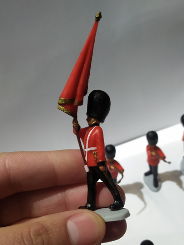 Imagen 4 de 7 de Soldaditos Guardia Real Británica Set X 12 Soldados 1/35